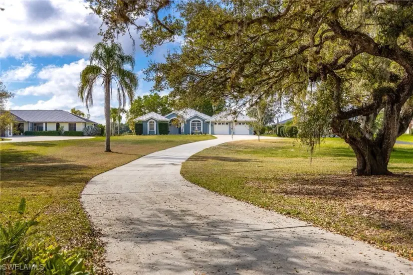 Picture of 1261 Riverbend Dr, Labelle FL 33935