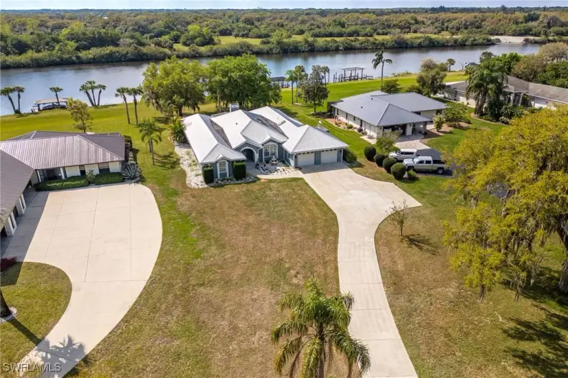 Picture of 1261 Riverbend Dr, Labelle FL 33935