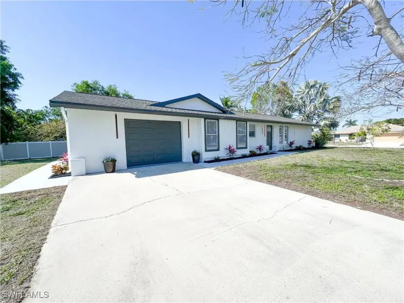 Picture of 4875 Tahiti Ln, Naples FL 34112