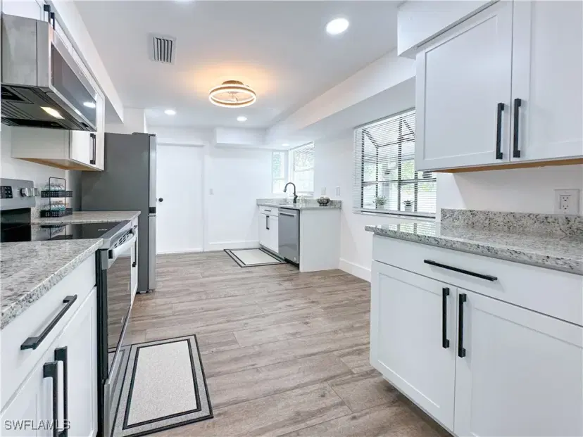 Picture of 4875 Tahiti Ln, Naples FL 34112