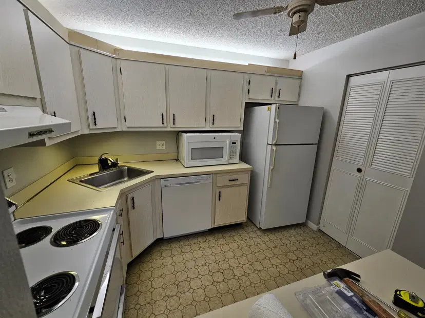Picture of 5991 Whispering Pine Way D-2, Greenacres FL 33463