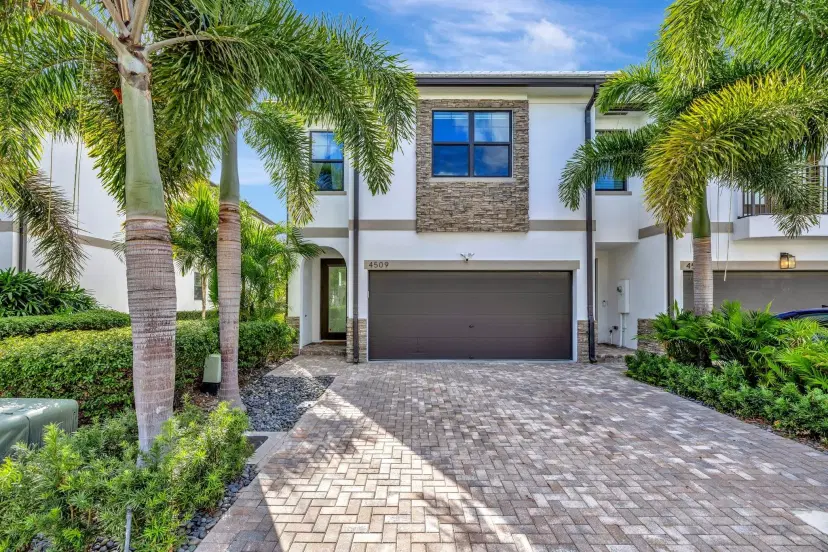 Picture of 4509 E Aqua Bella Ln 4509, Fort Lauderdale FL 33312