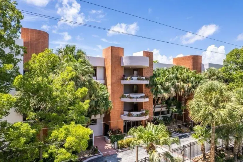 Picture of 2300 Diana Dr 203, Hallandale Beach FL 33009