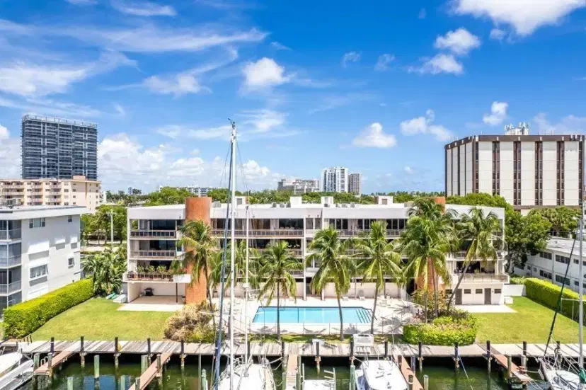 Picture of 2300 Diana Dr 203, Hallandale Beach FL 33009