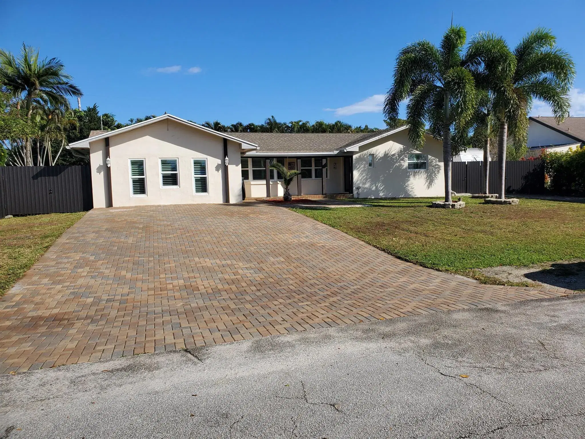 Picture of 26 W Pine Tree Avenue, Lake Worth, FL 33467