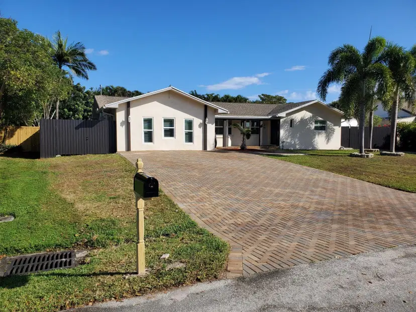 Picture of 26 W Pine Tree Avenue, Lake Worth FL 33467