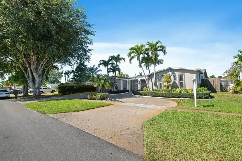 Picture of 1400 NW 114Th Ave, Pembroke Pines FL 33026