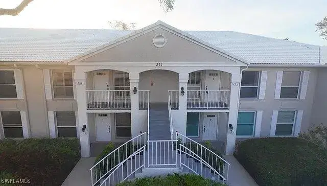 Picture of 821 Gulf Pavilion Dr 204, Naples, FL 34108