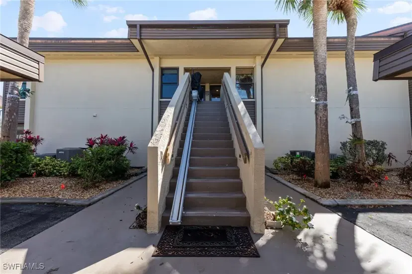 Picture of 5890 Trailwinds Dr 522, Fort Myers FL 33907