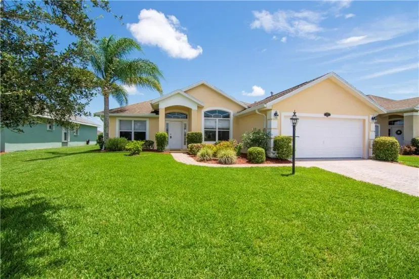 Picture of 517 S Valencia Cir, Vero Beach FL 32968