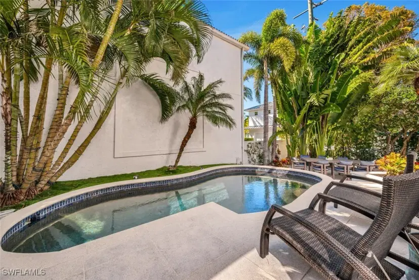 Picture of 962 5Th St S 5, Naples FL 34102