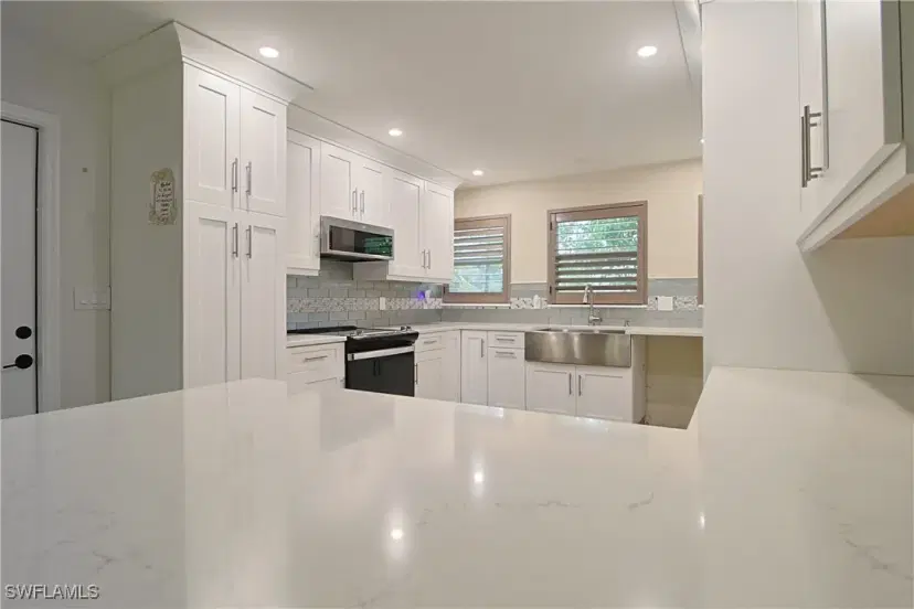 Picture of 201 Kingston Dr, Fort Myers FL 33905