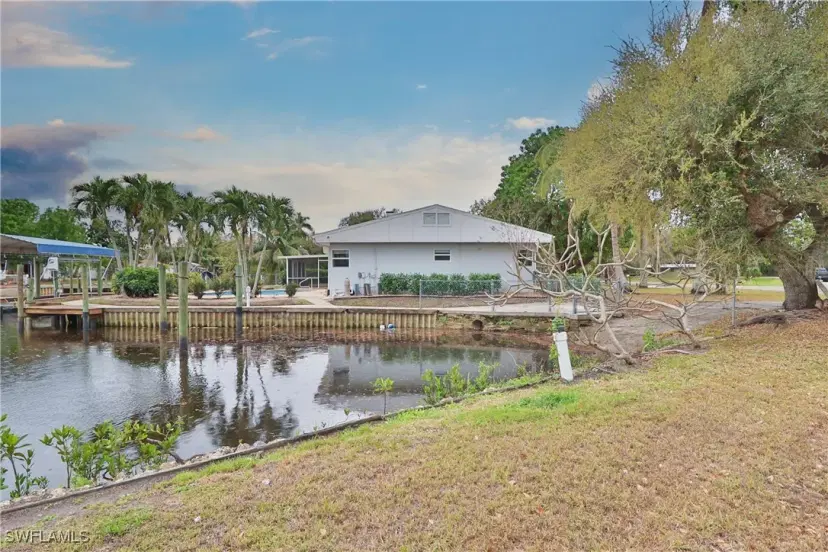 Picture of 201 Kingston Dr, Fort Myers FL 33905