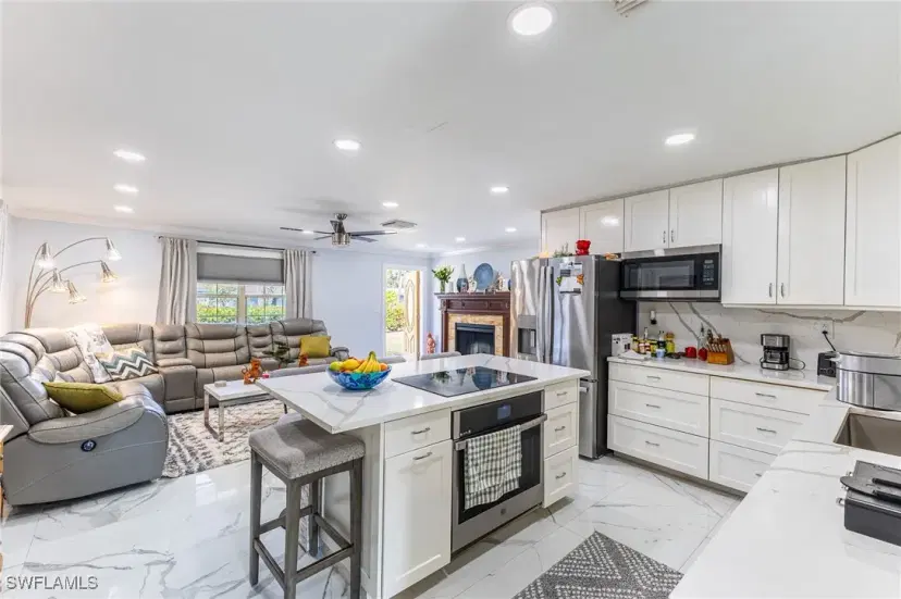 Picture of 3954 Coconut Cir N, Naples FL 34104