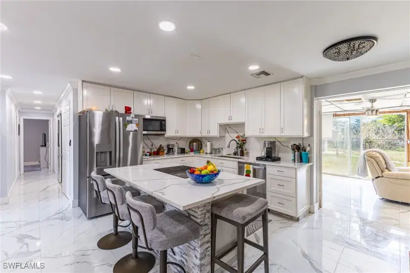 Picture of 3954 Coconut Cir N, Naples FL 34104