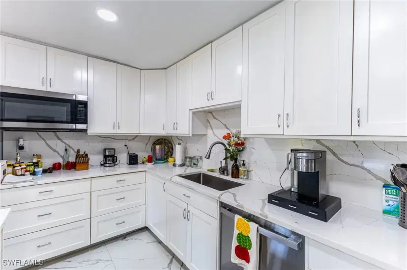 Picture of 3954 Coconut Cir N, Naples FL 34104