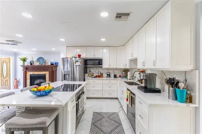 Picture of 3954 Coconut Cir N, Naples FL 34104