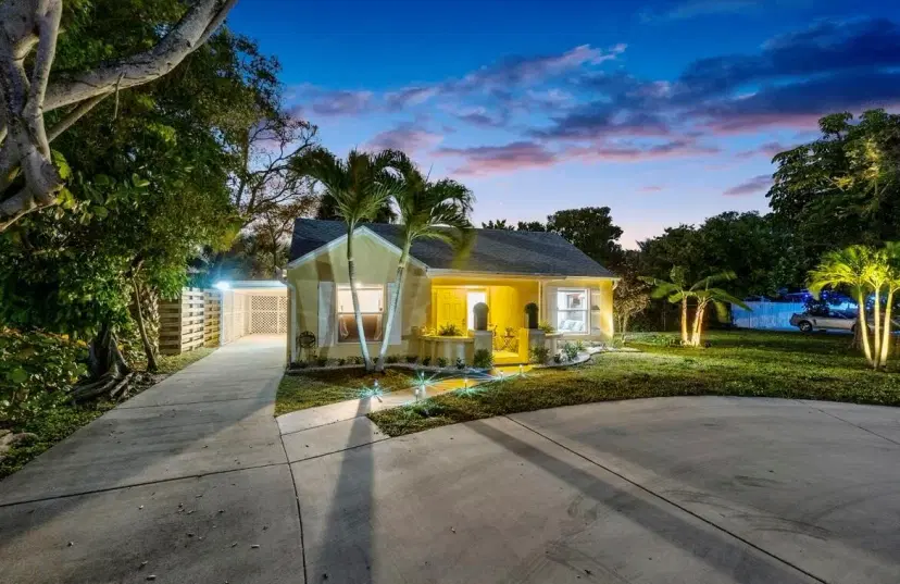 Picture of 727 S Lake Drive, Lantana FL 33462