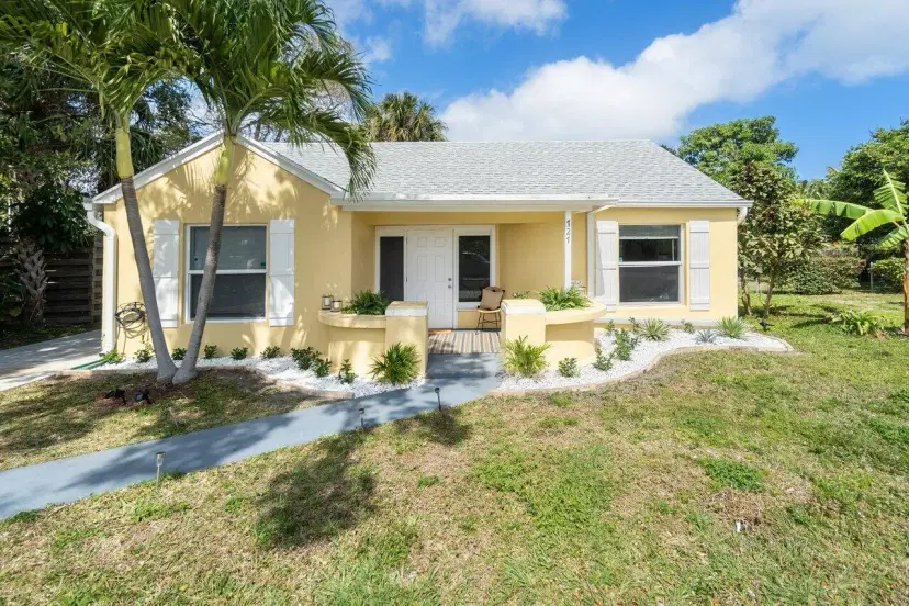 Picture of 727 S Lake Drive, Lantana FL 33462