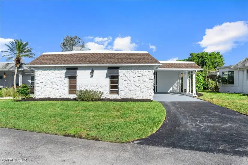 Picture of 12 Hackney Ln, Naples FL 34112