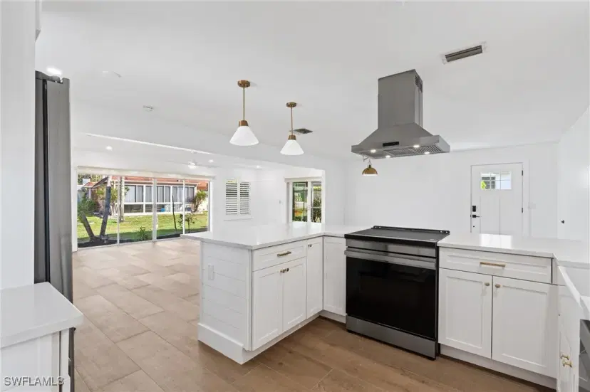 Picture of 12 Hackney Ln, Naples FL 34112