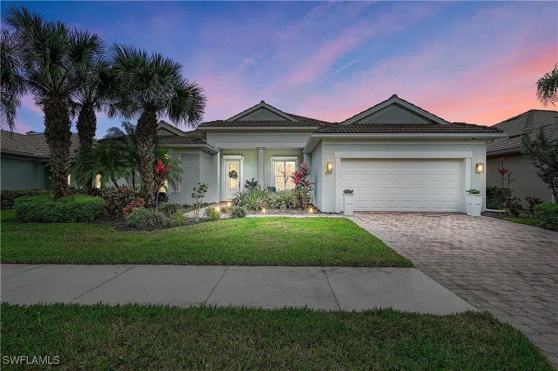Picture of 8510 Karina Ct, Naples, FL 34114