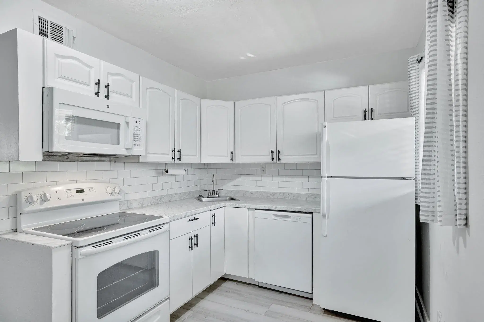 Picture of 2741 NE 8Th Ave 15, Wilton Manors, FL 33334