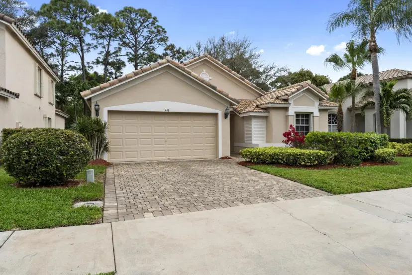 Picture of 447 Woodview Circle, Palm Beach Gardens FL 33418