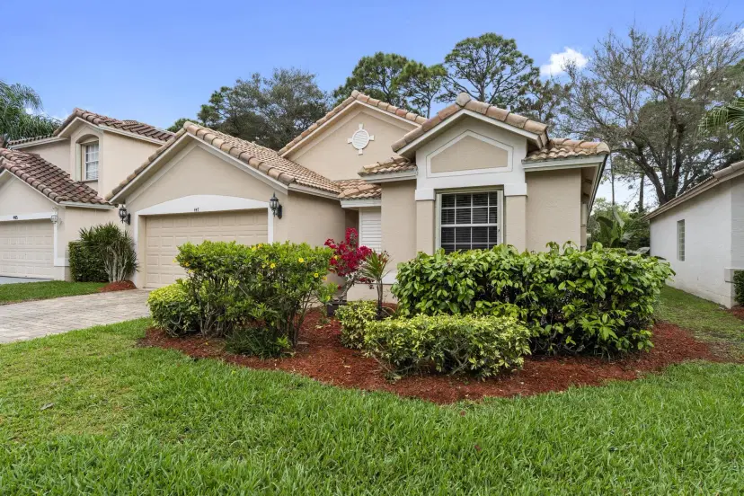 Picture of 447 Woodview Circle, Palm Beach Gardens FL 33418