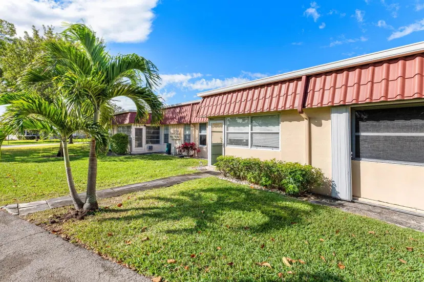Picture of 528 Franconia Circle, Lake Worth FL 33467