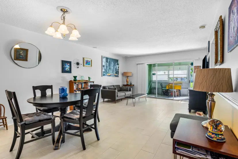 Picture of 528 Franconia Circle, Lake Worth FL 33467