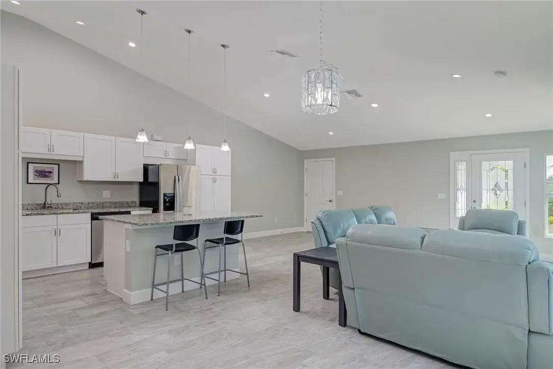 Picture of 185 Village Cir 27, Labelle, FL 33935