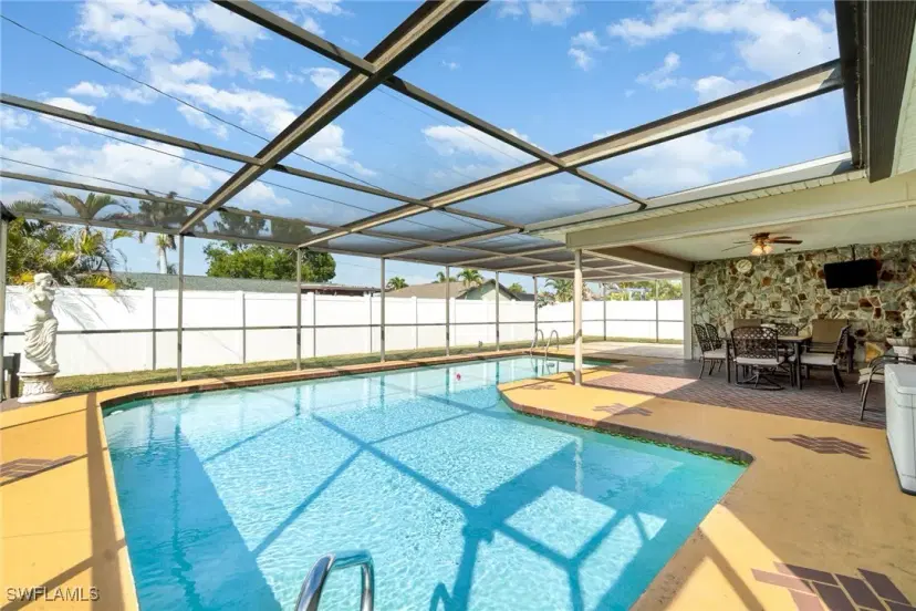 Picture of 905 SE 31St Ter, Cape Coral FL 33904