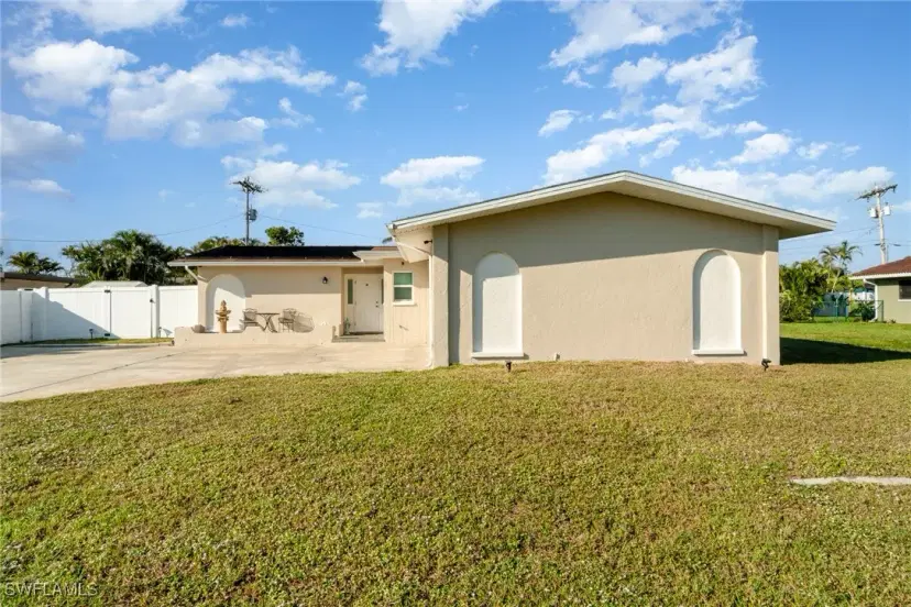 Picture of 905 SE 31St Ter, Cape Coral FL 33904