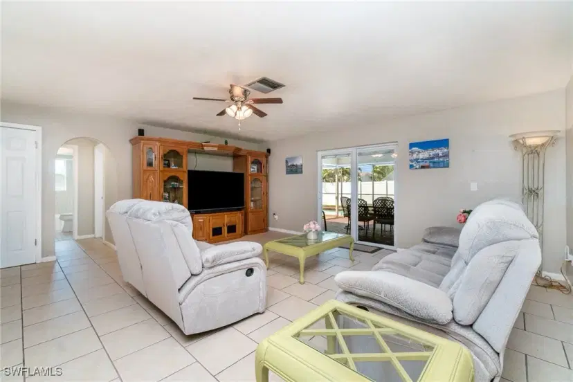 Picture of 905 SE 31St Ter, Cape Coral FL 33904