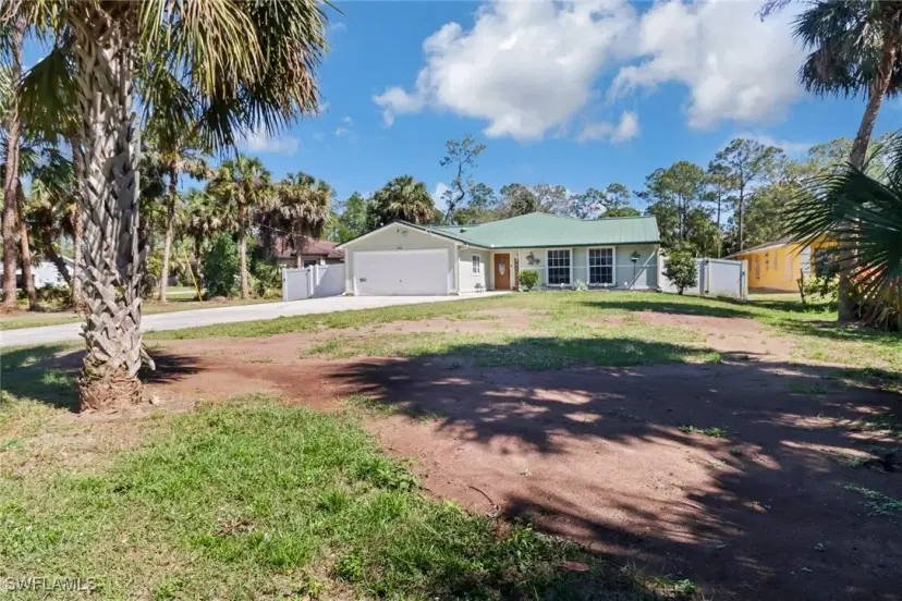 Picture of 440 1St St Nw, Naples FL 34120