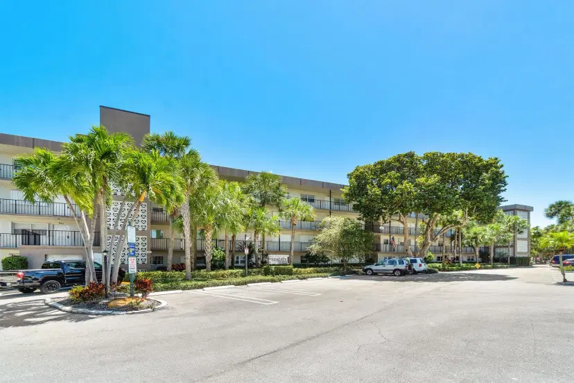 Picture of 2000 S Federal Highway 107, Boynton Beach FL 33435
