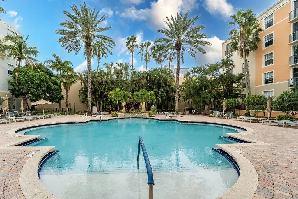 Picture of 630 S Sapodilla Avenue 431, West Palm Beach, FL 33401