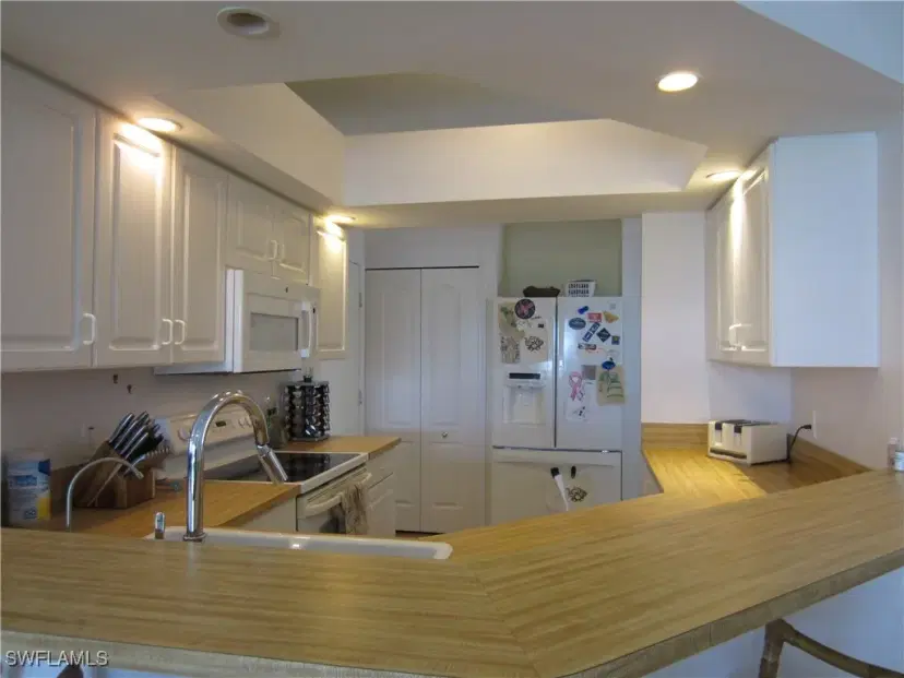 Picture of 620 Mirror Lakes Falls Ct, Lehigh Acres FL 33974