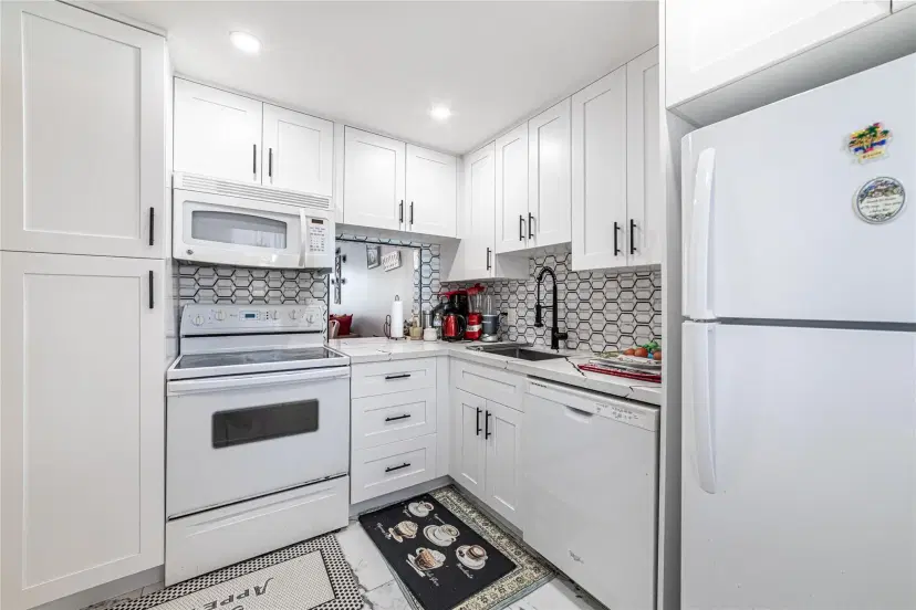 Picture of 3140 Holiday Springs Blvd # 9-210, Pompano Beach FL 33063