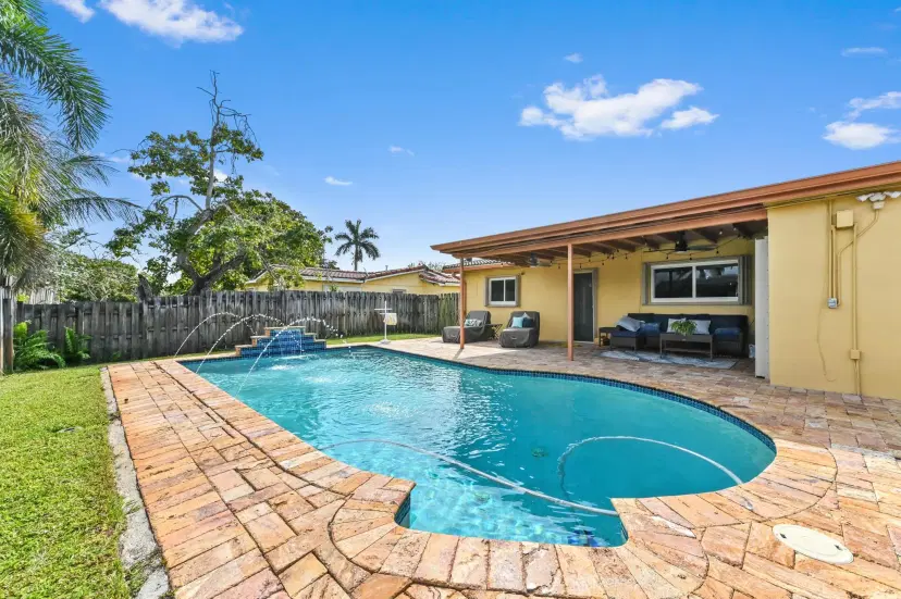 Picture of 8511 Pasadena Boulevard, Pembroke Pines, FL 33024