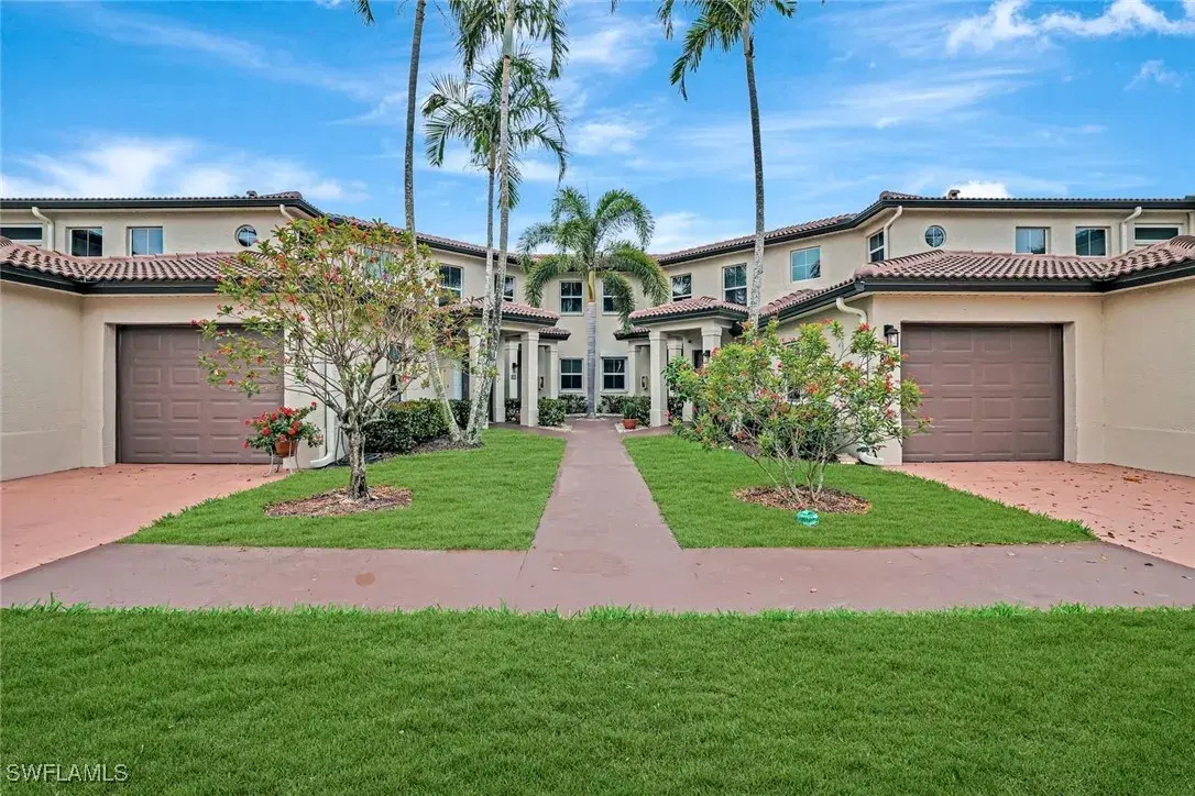 Picture of 800 Diamond Cir Ne 805, Naples, FL 34110