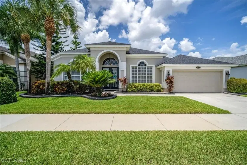 Picture of 193 Skipping Stone Ln, Naples FL 34119