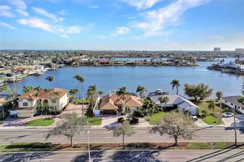 Picture of 422 Cape Coral Pkwy W, Cape Coral FL 33914