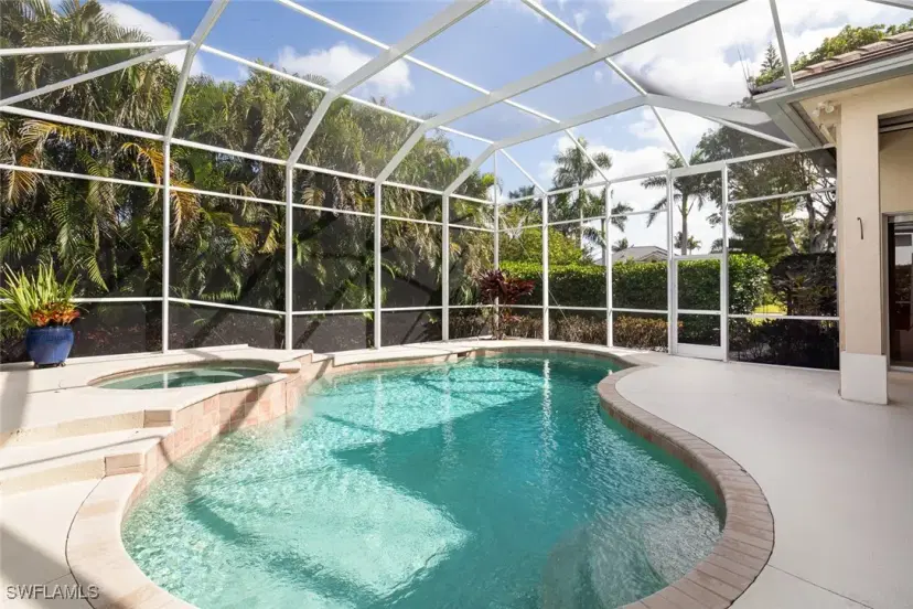 Picture of 6900 Mill Run Cir, Naples FL 34109