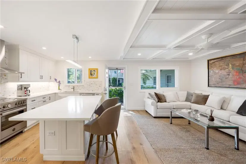 Picture of 537 Broad Ave S 537, Naples FL 34102