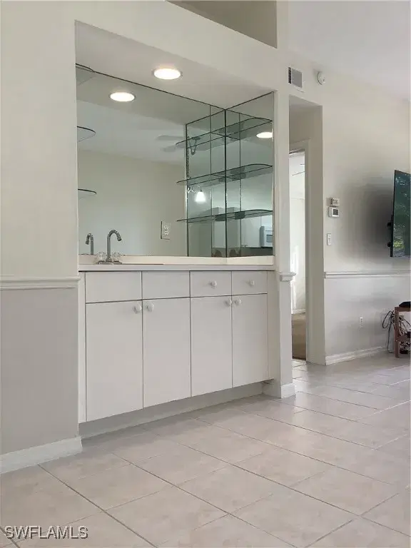 Picture of 1326 Mainsail Dr 1112, Naples FL 34114