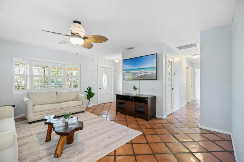 Picture of 12043 Dolphin Drive, Palm Beach Gardens FL 33410