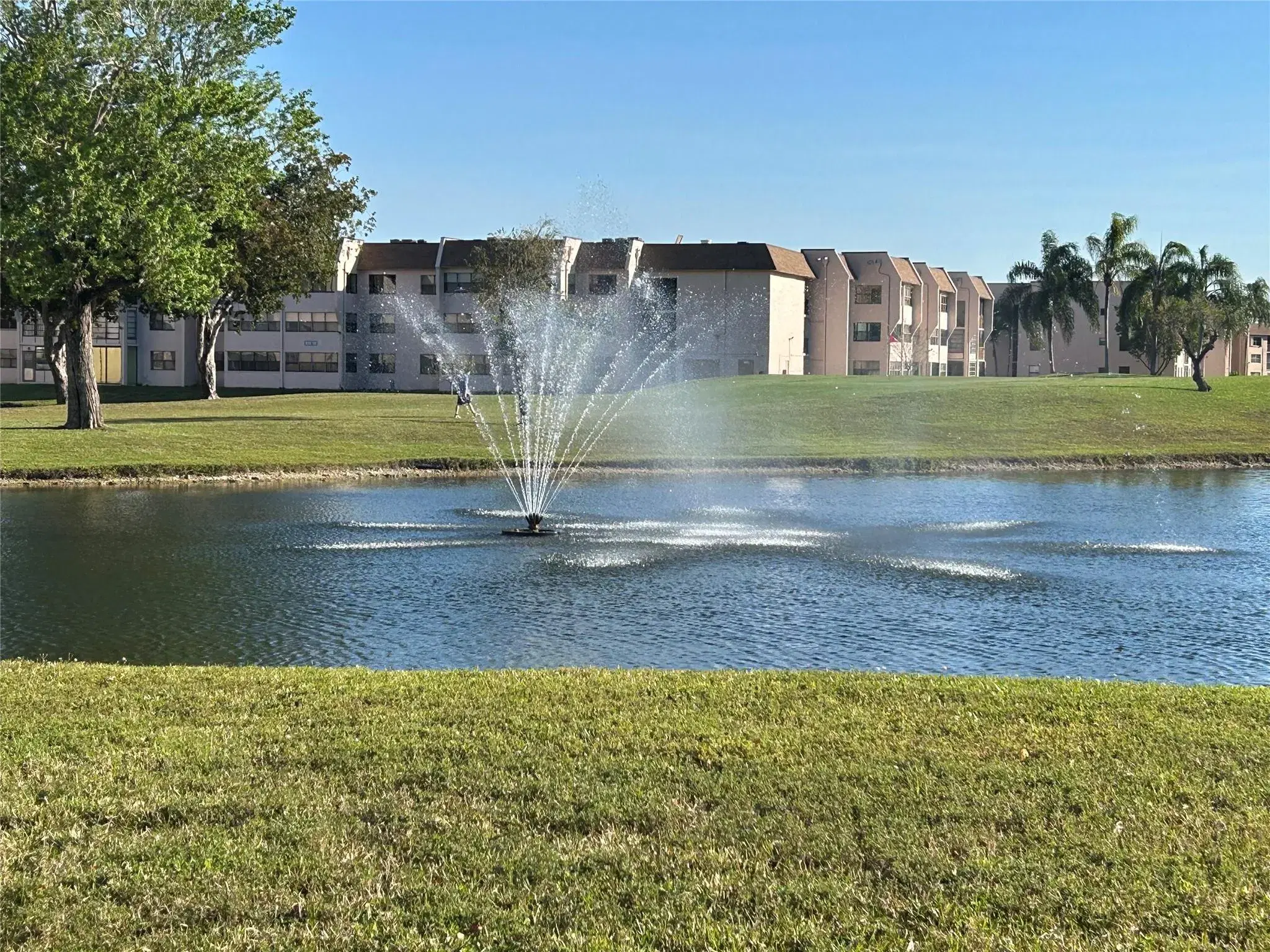 Picture of 10303 Sunrise Lakes Blvd 104, Sunrise, FL 33322