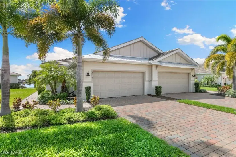 Picture of 14618 Edgewater Cir, Naples FL 34114